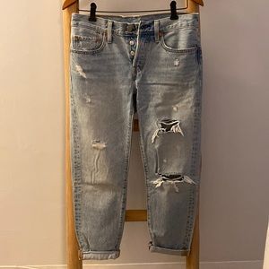 Levi’s 501T women’s jeans in size W26 L28z in light wash in EUC